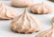 Meringhe al cioccolato, bocconcini delicati alla francese Meringhe al gusto di cacao