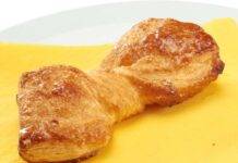 Nastrine | Dolcetti facilissimi da realizzare e molto invitanti Dolcetti di pasta sfoglia ricoperti di zucchero