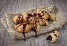 Panzerotti soffici ripieni con Nutella | Che bontà e che sapore! panzerotti ripieni nutella FOTO ricettasprint