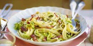 Pasta alla carbonara di zucchine pinoli e guanciale