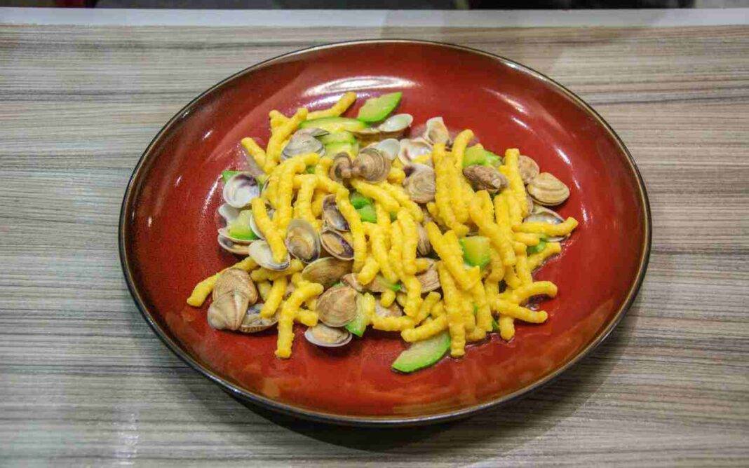 Pasta con vongole, zucchine e gamberetti | Leggera e ...