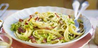 Pasta crema di zucchine menta e speck