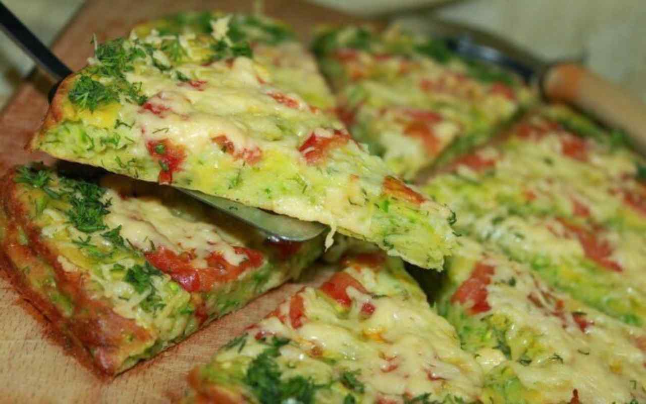 pizza zucchine pomodori tonno ricetta FOTO ricettasprint
