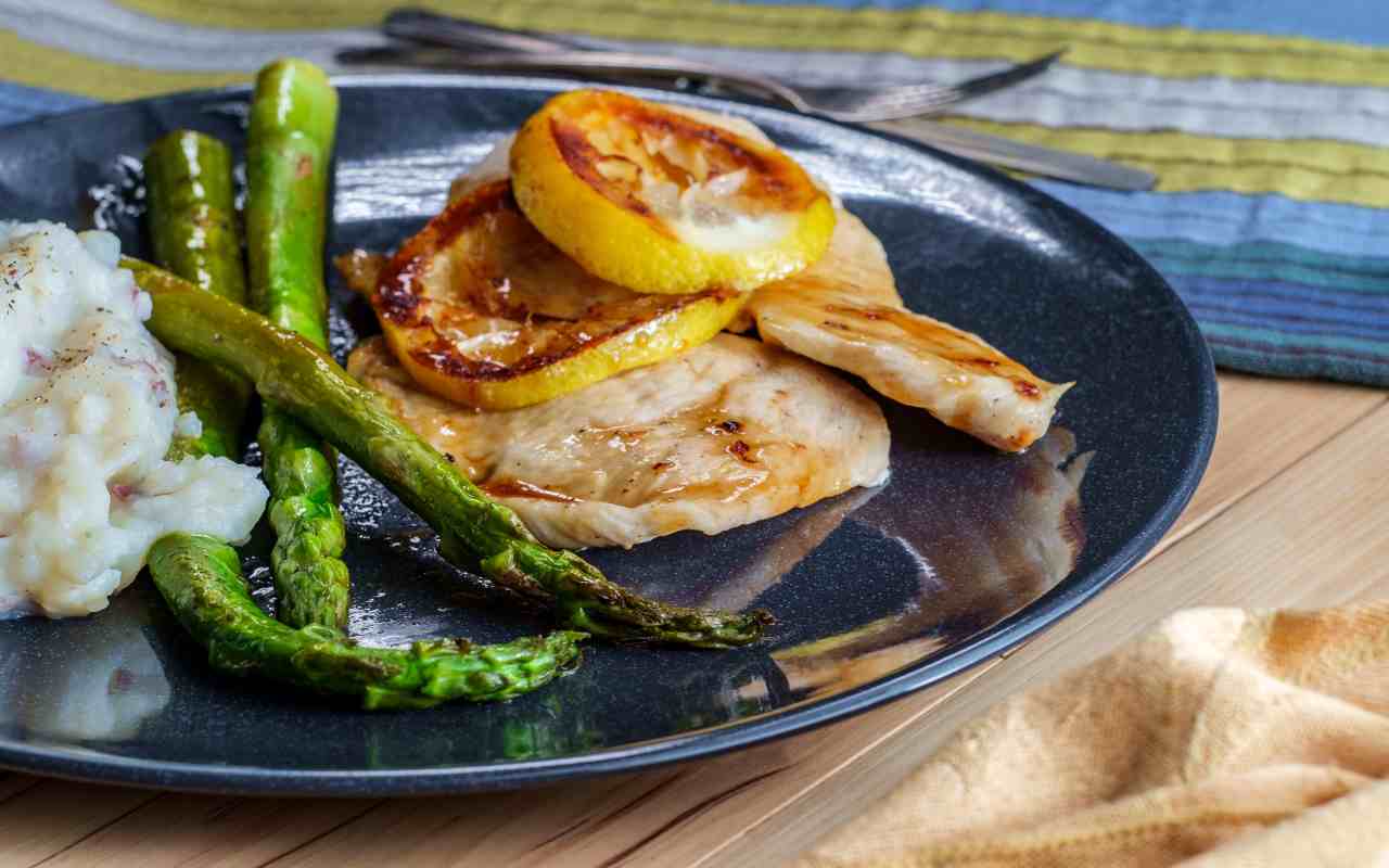 pollo limone asparagi ricetta FOTO ricettasprint