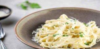 Tagliatelle al limone con crema di ricotta e menta