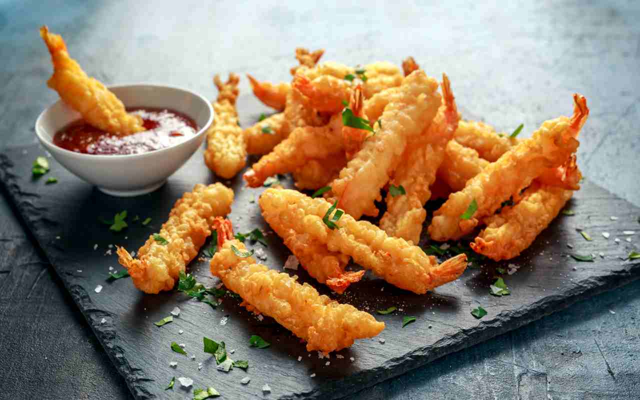 Tempura di scampi | Una novità gustosa e saporita a tavola