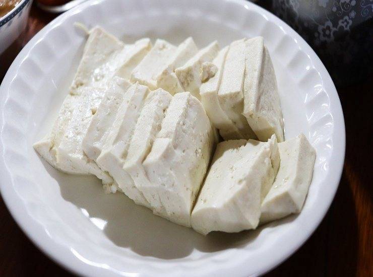 Tofu condito con latte di cocco e curry FOTO ricettasprint