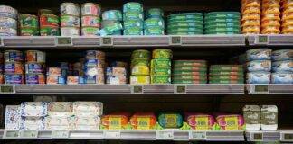 Tonno in scatola al supermercato