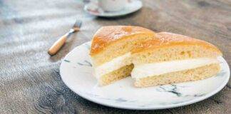 Torta brioche con crema chantilly AdobeStock