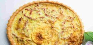 Torta salata con crema di ceci panna e pancetta