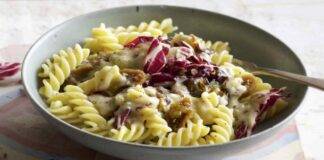 fusilli con radicchio salsiccia e gorgonzola