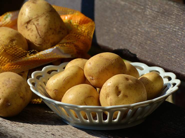 Crocchette aromatiche patate e ricotta ricetta