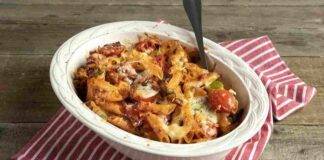 pennette gradinate con pomodori e salsiccia