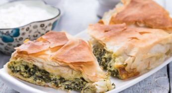 Torta salata morbida alla greca | Deliziosa e velocissima da fare