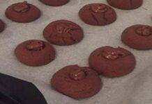 Biscotti al cioccolato con cuore morbido