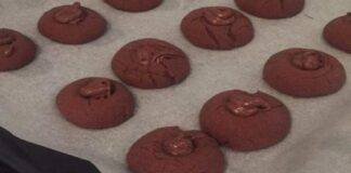 Biscotti al cioccolato con cuore morbido