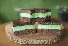 Brownies morbidi alla menta e cioccolato | golosissimi e irresistibili Brownies morbidi alla menta e cioccolato AdobeStock