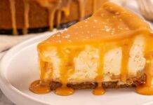 Cheesecake cotta al caramello salato | deliziosa ed irresistibile Cheesecake cotta al caramello salato
