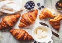 Cornetti soffici integrali al miele AdobeStock