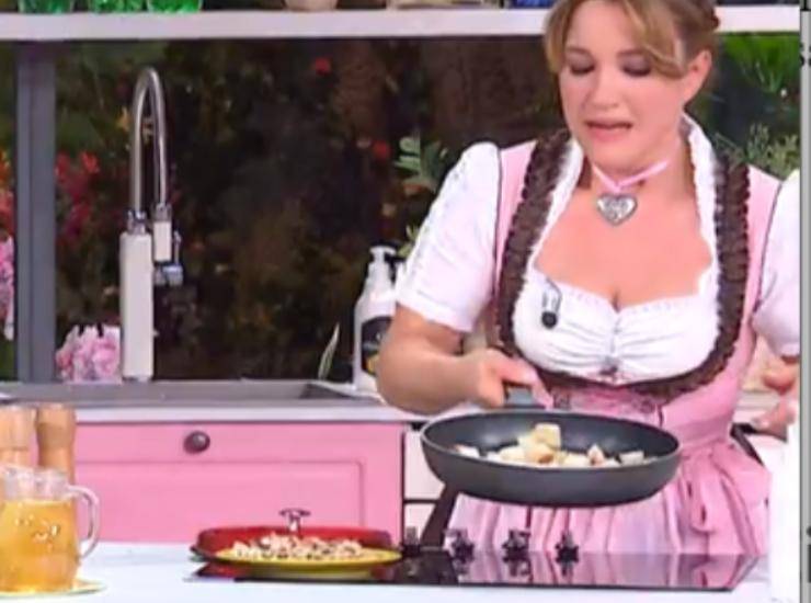 E' sempre Mezzogiorno | Ricetta della chef Barbara De Nigris | Zuppa tedesca con patate e funghi