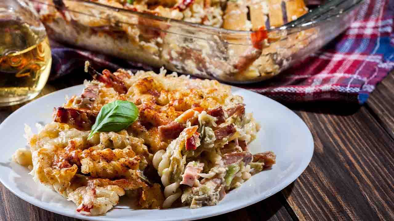 pasta al forno con zucchine prosciutto e provola