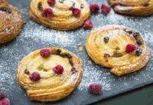 Girelle di sfoglia alla vaniglia con crema pasticcera