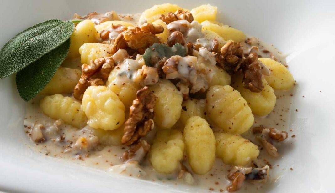 Gnocchi con crema di gorgonzola e noci | Piatto autunnale strepitoso