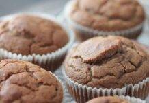 Muffin farina di castagne e cioccolato | Dolcetti deliziosi, veloci e leggeri Dolcetti morbidi con il frutto del castagno