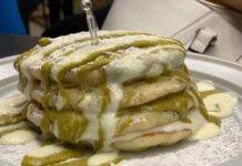 Pancake con crema al cioccolato bianco e pistacchio
