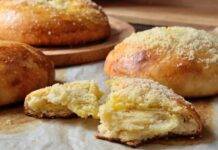 Panini soffici con crema | Perfetti a colazione con una tazza di latte Panini soffici dolci