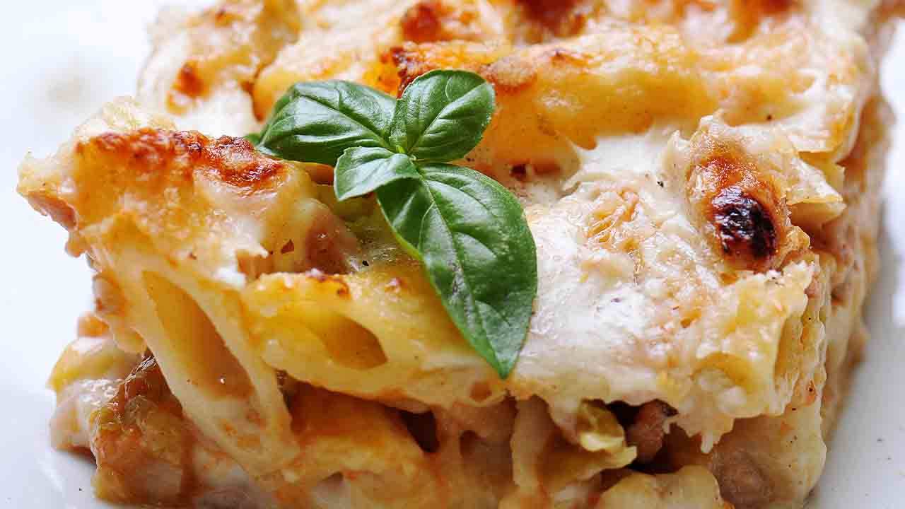 Rigatoni al forno con besciamella 