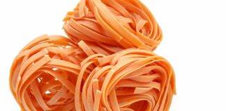 Tagliatelle colorate all'uovo
