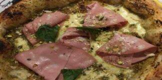 Pizza soffice con pesto alla genovese mortadella e fior di latte