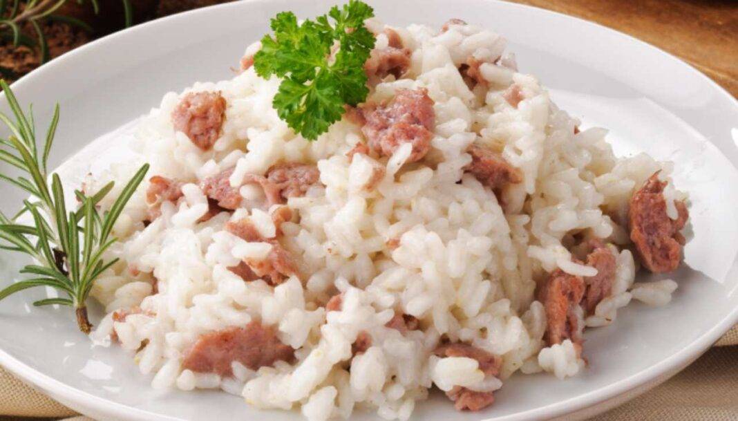 Risotto e salsiccia Primo caldo goloso e ricco di sapore