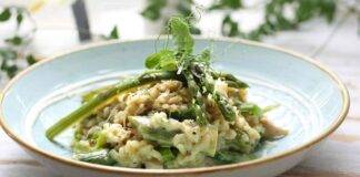 Risotto vegetariano con spinaci e asparagi