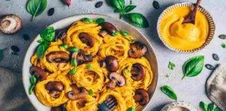 Scialatielli con crema di zucca funghi e salsiccia