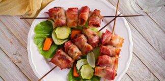 Finger food di carne avvolta in bacon