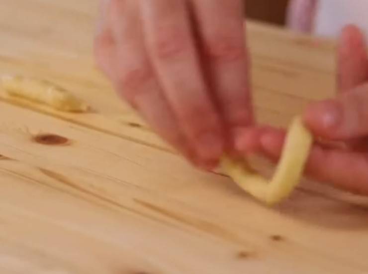 Tarallucci salati millegusti | Ricetta strepitosa di Benedetta Rossi