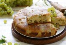 Torta con uva e yogurt