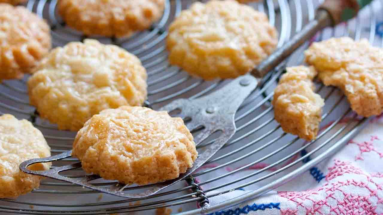 biscotti al parmigiano