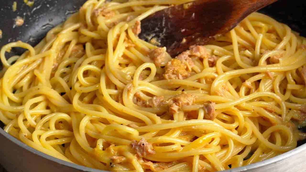 spaghetti tonno e uovo