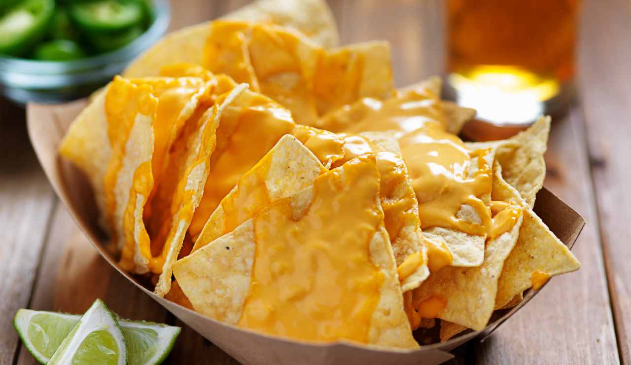 nachos con formaggio cheddar ricettasprint