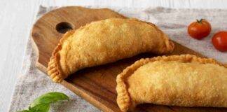 panzerotti light ripieni di melanzane e scamorza AdobeStock