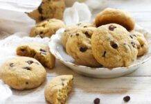 Biscotti con gocce di cioccolato