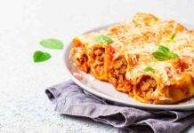 Non i soliti cannelloni per Natale quest’anno, il ripieno è sorprendente! Cannelloni sugo e salsiccia con ricotta