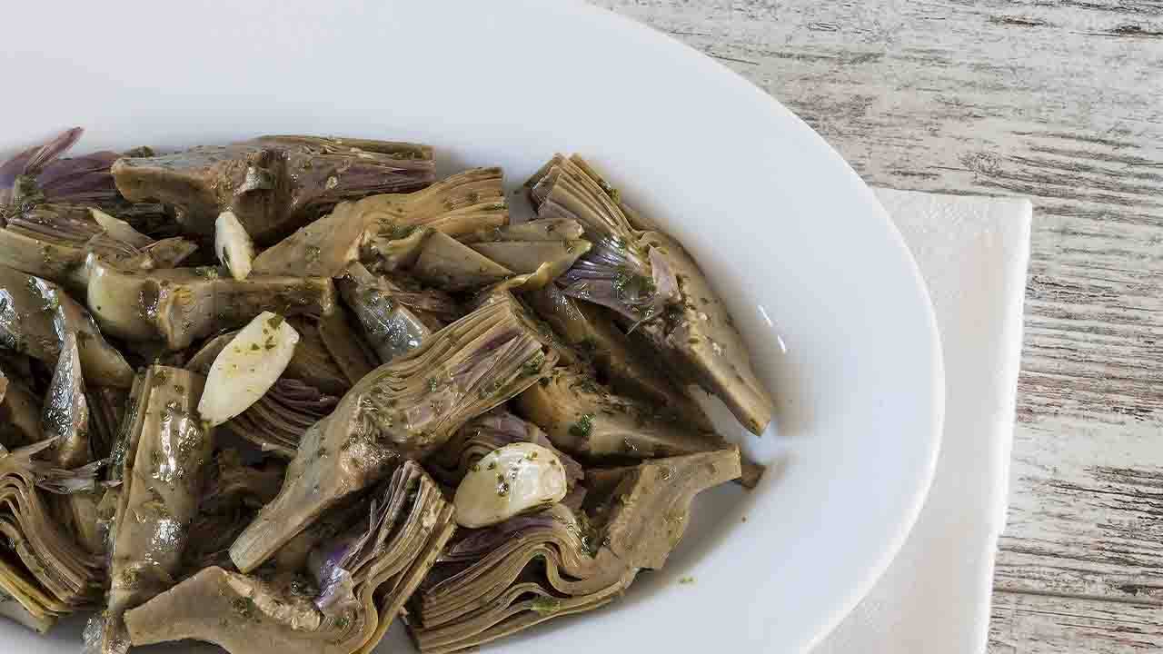 carciofi cotti in padella con prezzemolo