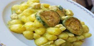 Chicche di patate con crema di zucchine fritte e pollo scaloppato