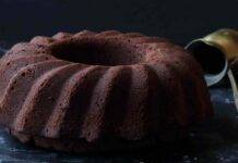 Ciambella alta e soffice al cioccolato fondente e vaniglia