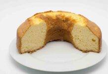 Ciambellone 10 cucchiai al limone senza burro | Un dolce senza età Ciambellone