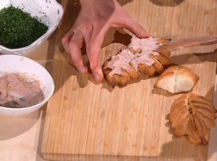 Come farcire le spighette di pane | Ricetta e trucco del panificatore Fulvio Marino